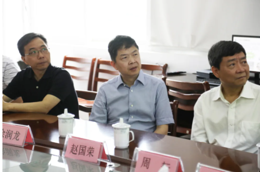6月4日，省市场监管局党委委员、副局长，省药品监管局党组书记、局长徐润龙带队来公司开展“三服务”活动